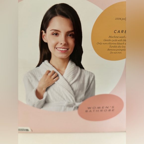 NET Women white bathrobe brand new.
Size: L/XL A Little Something - Picture 5 of 5